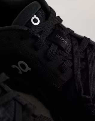 On Cloud X 4 Running Trainers Black